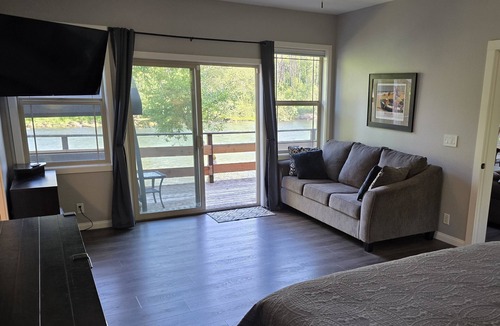 Vida House | VidaViewResort.com: best riverfront value.