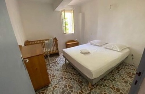 Malemort-du-Comtat House | Vieux Mas Rénové en Pierre sur Malemort du Comtat