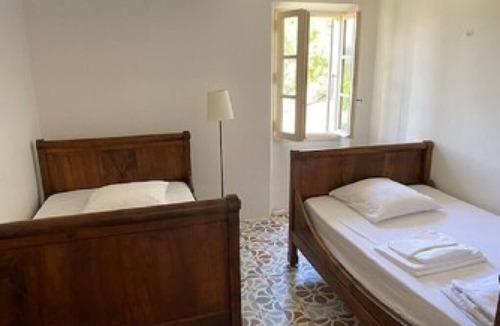 Malemort-du-Comtat House | Vieux Mas Rénové en Pierre sur Malemort du Comtat