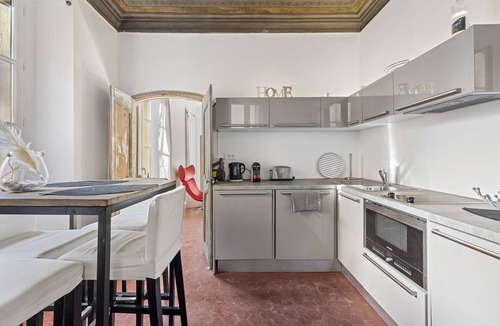 Old Town Apartment | VIEUX NICE BALCONY CATHEDRAL VIEW/AC/WIFI