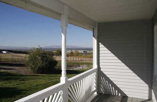 Union Gap House | View; float the Yakima River; Sleeps 8 + movable foam mattress can sleep 9.
