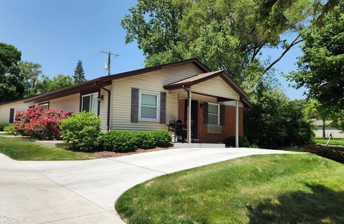 St. Clair Apartment | View freighters on the St. Clair River!