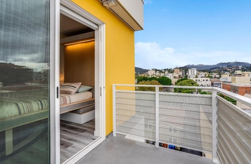 Hollywood Apartment | View of Hollywood Sign Studio, Free Parking