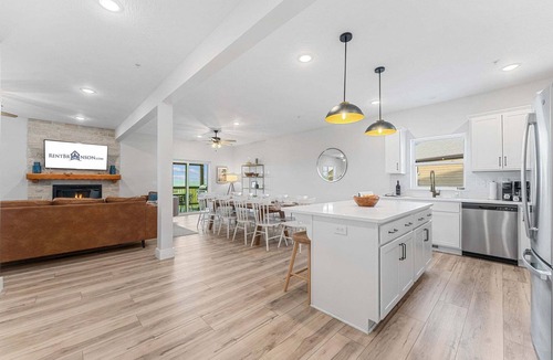 Kimberling City House | View of Outdoor Pool&Table Rock Arcades Pvt Hot Tub Shuffleboard Free Tickets
