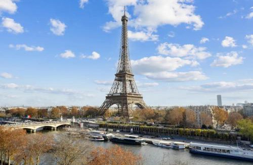 Passy Apartment | View on Eiffel Tower Seine and Main Monuments
