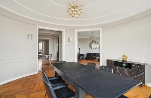 Passy Apartment | View on Eiffel Tower Seine and Main Monuments
