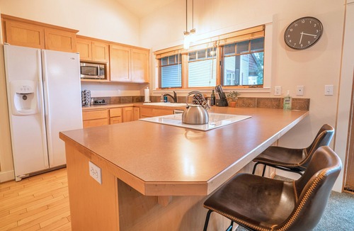 Sisters House | View stunning sunsets and enjoy cozy comfort steps from the heart of Sisters.