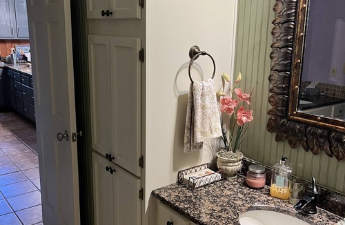 Glenville Cottage | View The Lake Among Hummingbirds And Butterflys