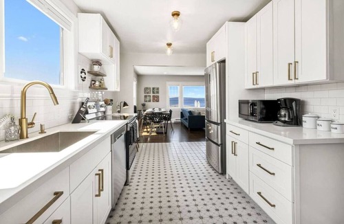North Admiral Apartment | View-tiful Top Floor Apartment one Block from Alki Beach