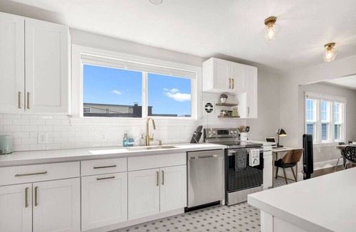 North Admiral Apartment | View-tiful Top Floor Apartment one Block from Alki Beach