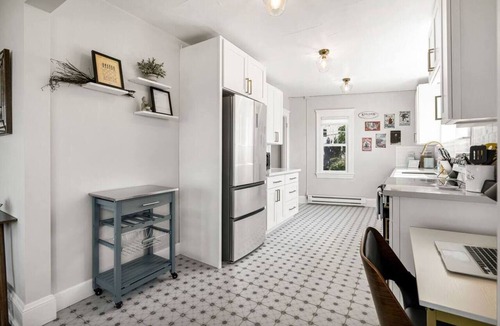 North Admiral Apartment | View-tiful Top Floor Apartment one Block from Alki Beach