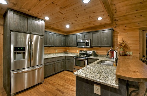 Ridges Over the Lake Cabin | View-Topia - Stunning Views, Hot tub, Air Hockey & Firepit!