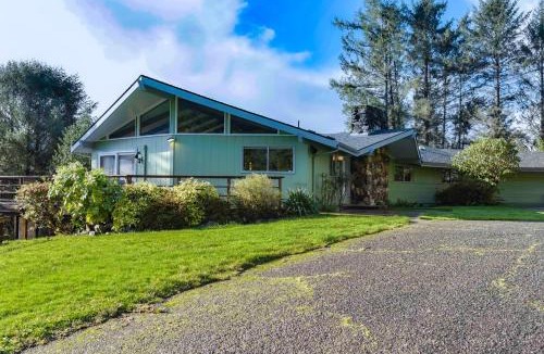 Orick House | Viewcrest Retro Country Home