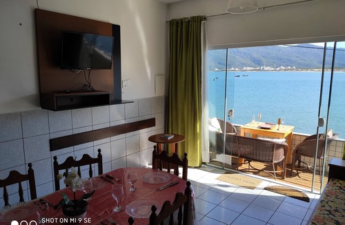 Pantano do Sul House | Viewpoint in Floripa! Beautiful house just a few meters from the sea, ideal for families!