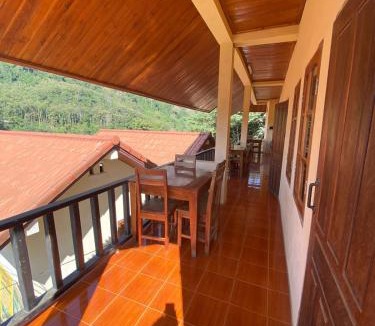 Nong Khiaw House | Views Backpackers Hostel