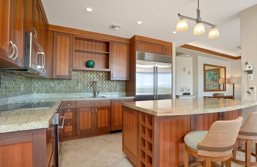 Wailea Condo | Views Down the Entire Beach | Makena Surf E103