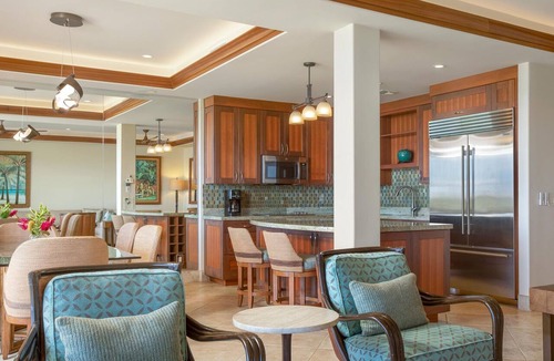 Wailea Condo | Views Down the Entire Beach | Makena Surf E103