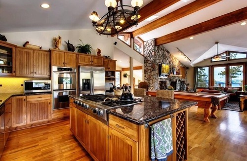 Tahoe Village House | Views Hot Tub! Luxury for Family Friends Reunion Early Book Special Max 14 PPL