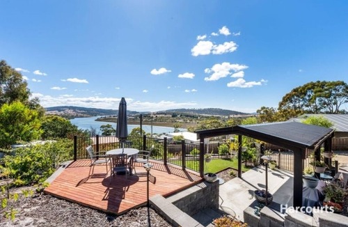 Primrose Sands Apartment | VIEWS ON FALCON : Perfect for couples or solo travellers