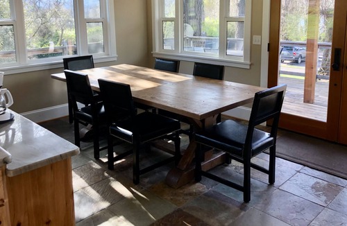 Cascade Locks House | VIEWS! Stunning riverfront property-hiking and waterfalls nearby! Pet friendly!