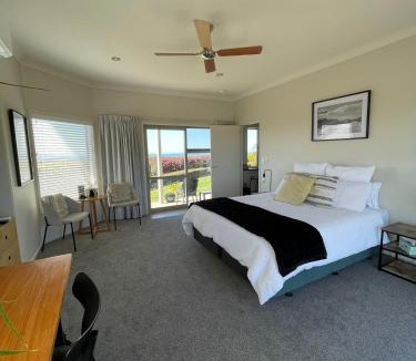 Ruakaka House | Views to unwind - self contained unit w/king bed