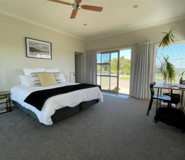 Ruakaka House | Views to unwind - self contained unit w/king bed