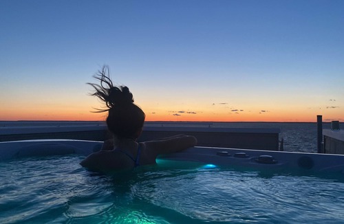 North Beach Haven House | Views! Views! Views! Beach, Boating and RoofTop HotTub! With Beach! 1 week left