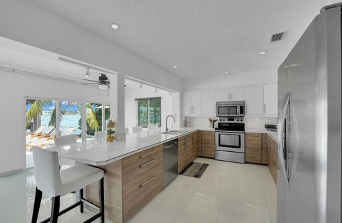 Pompano Beach House | Views-Views-Views! Intracoastal Waterfront Property Walking distance to Beach