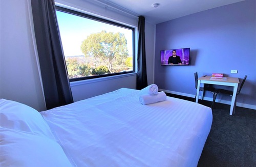 Jindabyne Hotel | Vikas