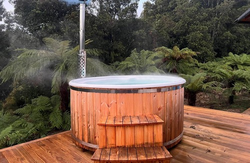 Kaiata Cabin | Viking Hut Balder Set Amid Rainforest w/Hot tub