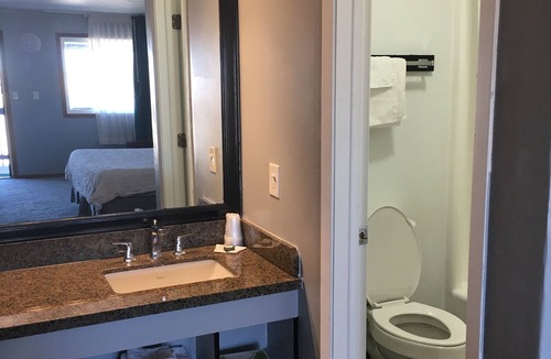 Lindsborg Hotel | Viking Motel