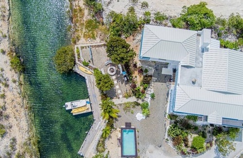 Discovery Bay Apartment | Villa Serenity - (Water View Suite)