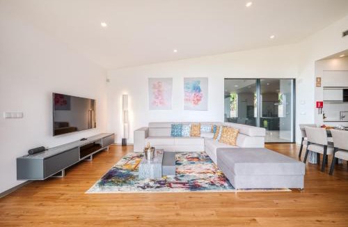 Arco da Calheta Villa | Vila Aguarelas with pool by Stay Madeira Island