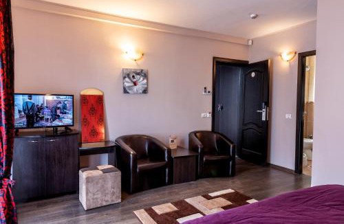 Prajila House | Vila Ana