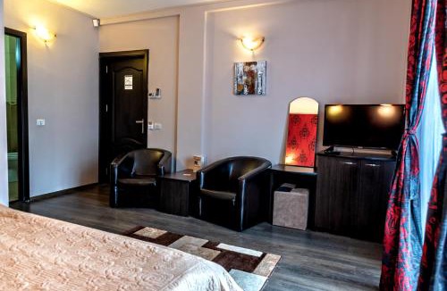 Prajila House | Vila Ana