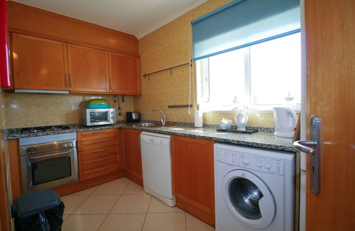 Alvor Apartment | Vila da Praia Private Complex full Sky/BT Sports + UK TV & free WIFI