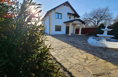 Humulesti Villa | Vila Medana