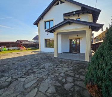 Humulesti Villa | Vila Medana