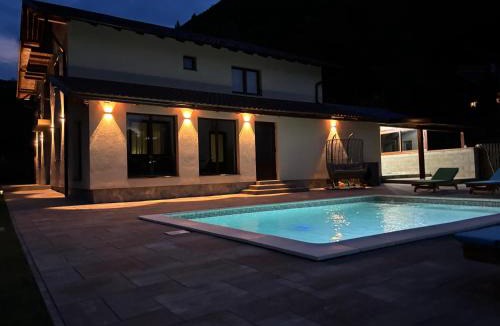 Jina House | Vila Mișu