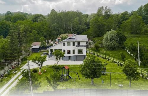 Bezdead House | Vila MOON