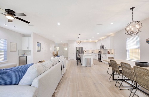 Vilano Beach House | Vilano Beach Bum Spacious Vilano 5 bedroom oasis - 7 minute walk to the beach!