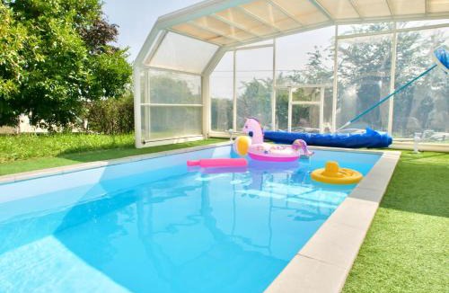 Cornant Villa | Villa à 1h15 de Paris, avec Piscine, Spa & Sauna