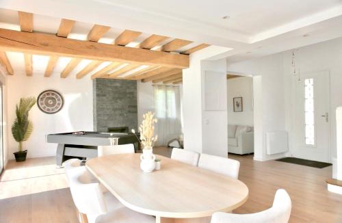 Cornant Villa | Villa à 1h15 de Paris, avec Piscine, Spa & Sauna