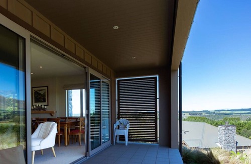 Windwhistle Apartment | Villa 206 Front Row Golf Views, Terrace Downs