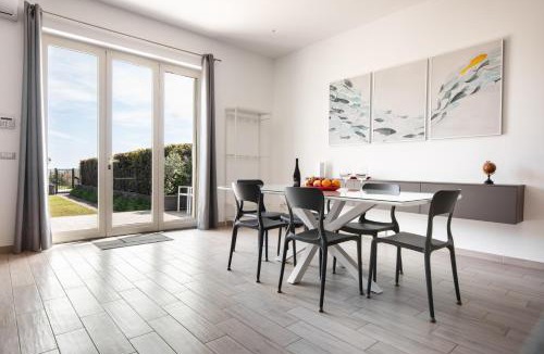 Scillichenti Villa | Villa A Mare