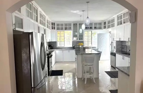 Centro House | Villa Abuela Samana - 4BR Luxury w/Jacuzzi