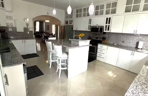 Centro House | Villa Abuela Samana - 4BR Luxury w/Jacuzzi