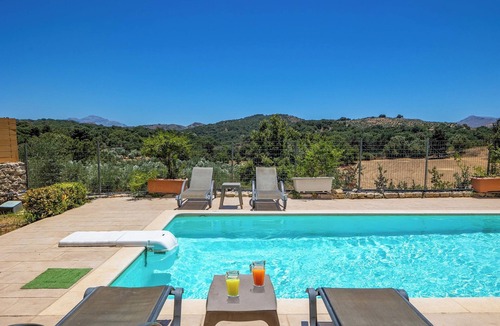 Monopari Villa | Villa Aclando - Three Bedroom Villa, Sleeps 6