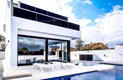 Santiago de la Ribera Villa | Villa Adela