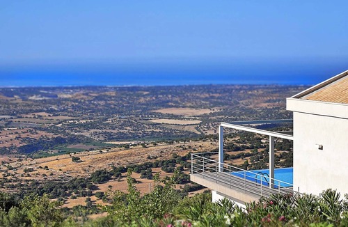 Ragusa Villa | Villa Afrodite for groups:infinity pool,tennis court,bbq,wi-fi and amazing views